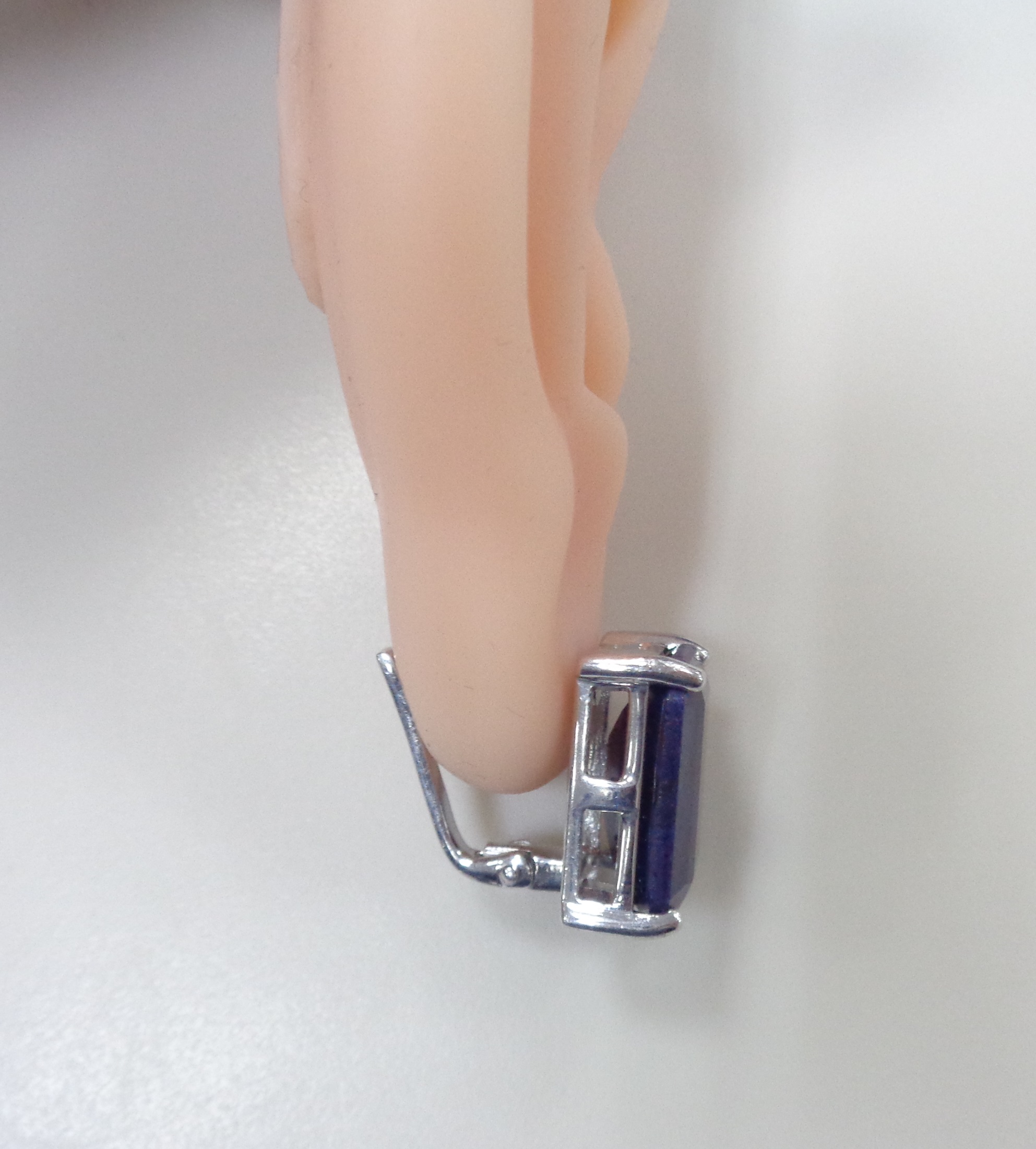 Серебряные серьги с корундами